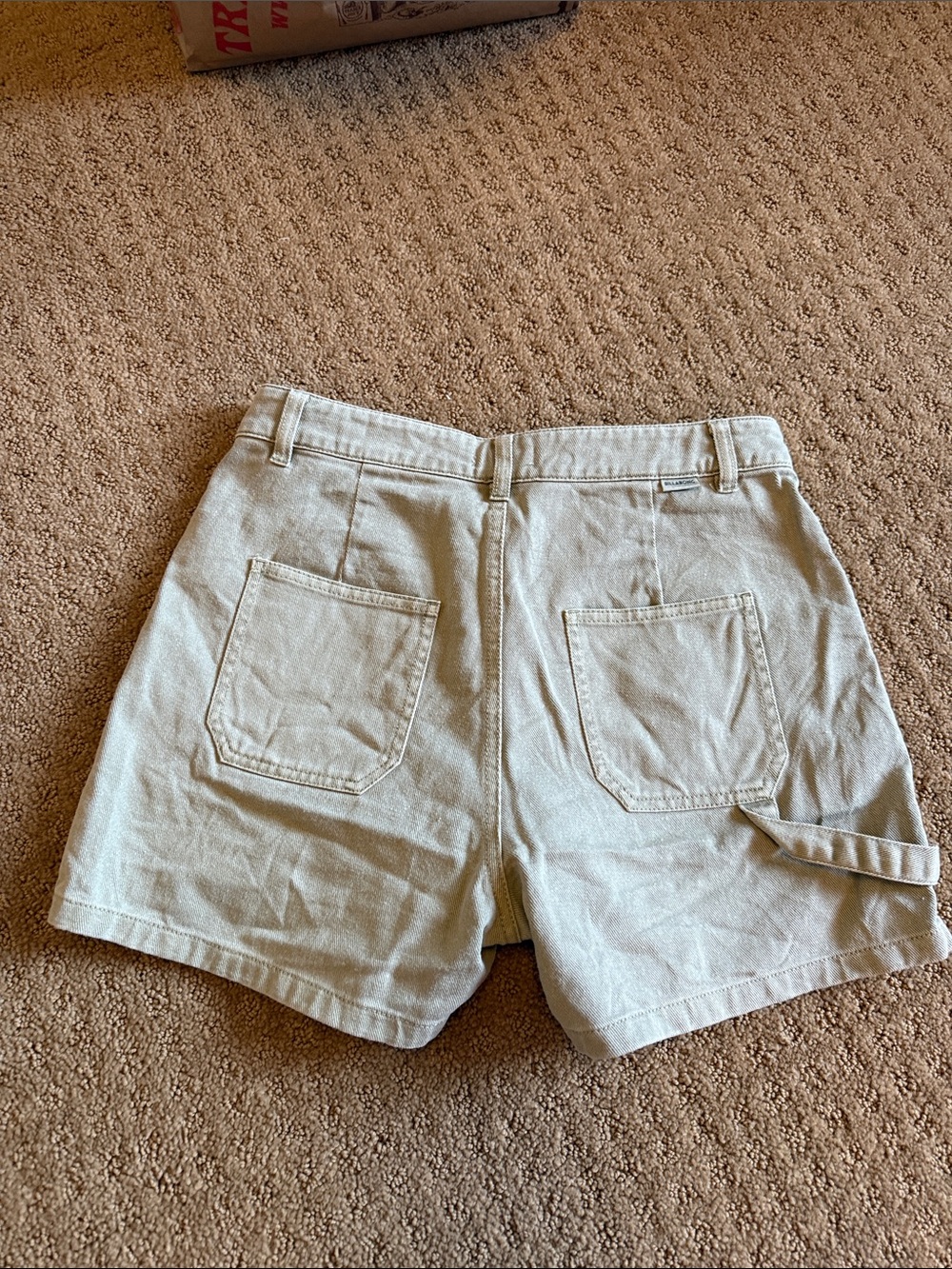 Billabong Shorts - Picture 2 of 5